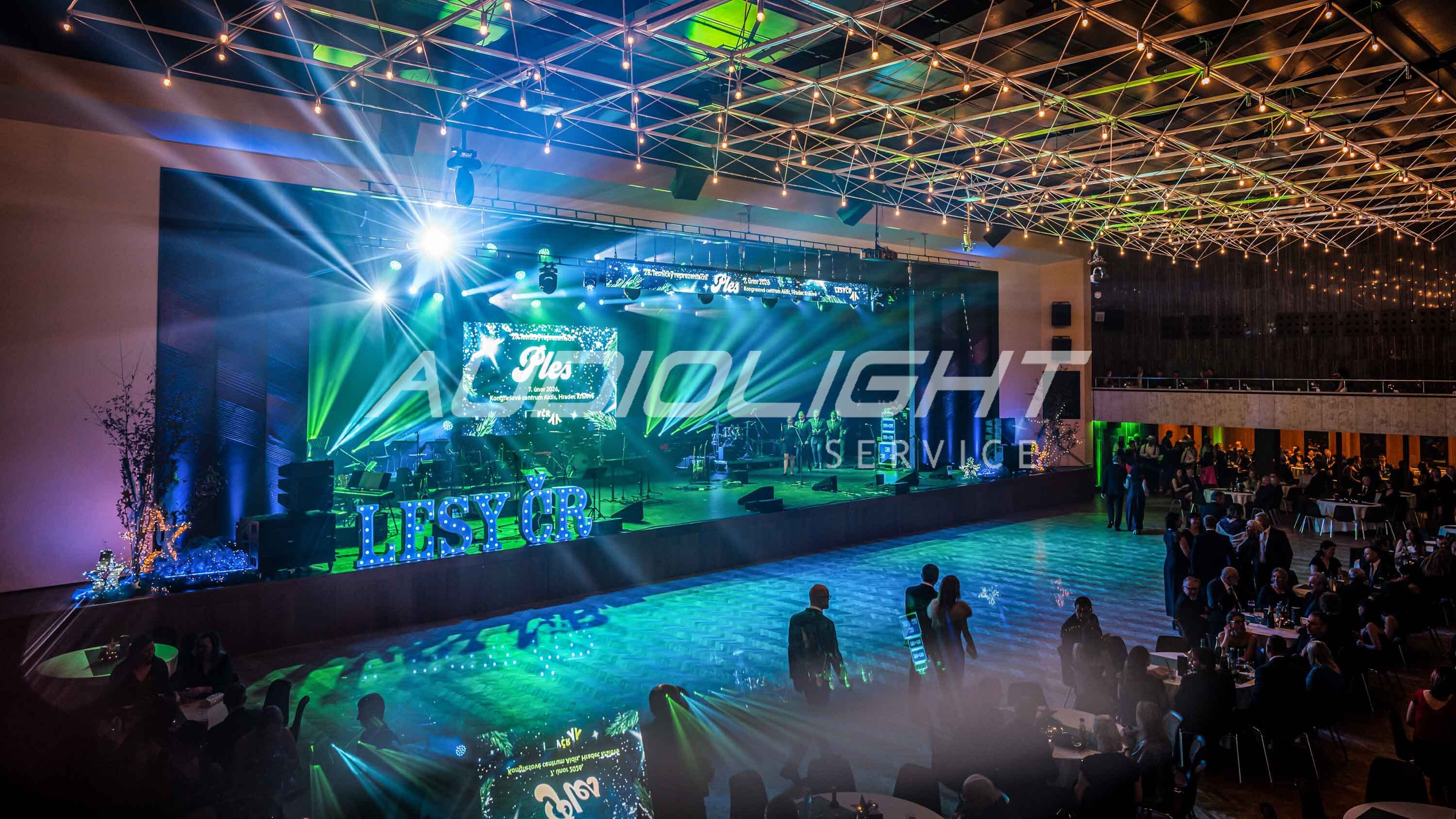 krásný sál domu Aldis v Hradci králové